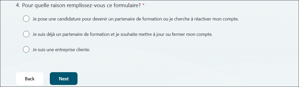 Capture d’écran de la quatrième question, « Pour quelle raison remplissez-vous ce formulaire? », avec les boutons Back and Next / Précédent et Suivant au bas de la page.